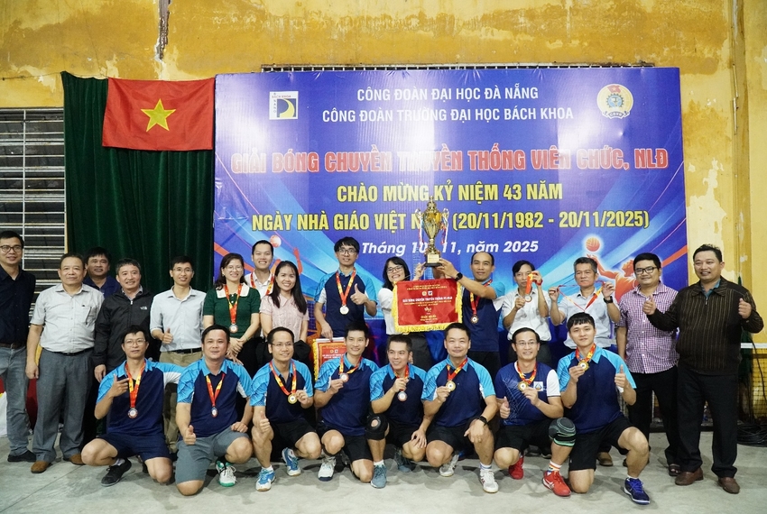 A group of people posing for a photo

AI-generated content may be incorrect.