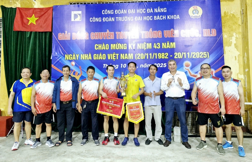 A group of people standing in front of a banner

AI-generated content may be incorrect.