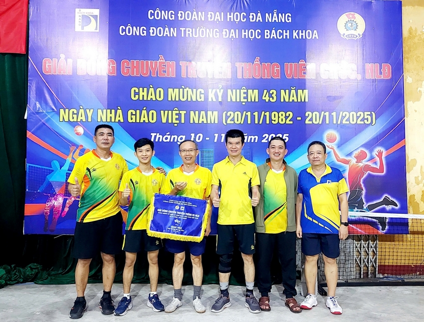 A group of men in sports uniforms

AI-generated content may be incorrect.