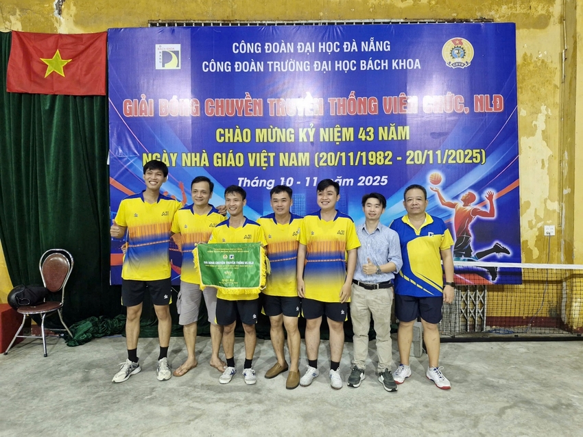 A group of people posing for a photo

AI-generated content may be incorrect.