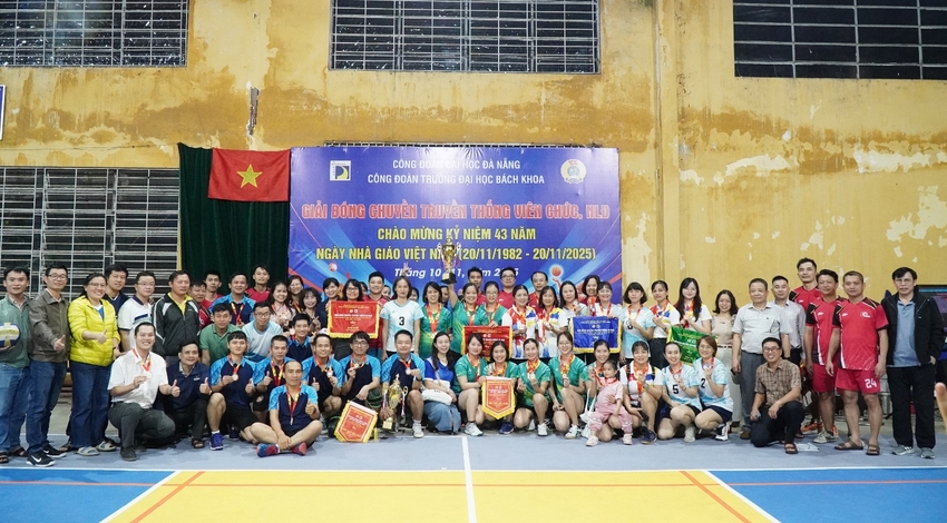 A group of people posing for a photo

AI-generated content may be incorrect.