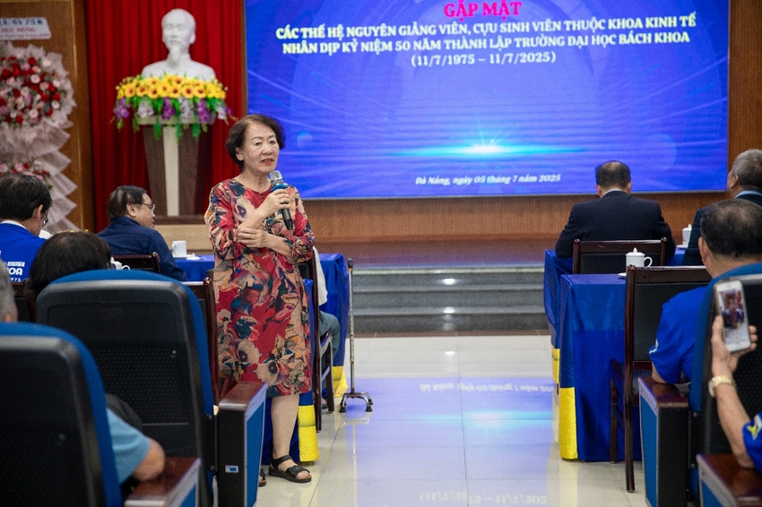 A person standing in a room with a large screen behind her

AI-generated content may be incorrect.