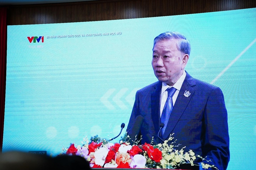 A person in a suit and tie

AI-generated content may be incorrect.