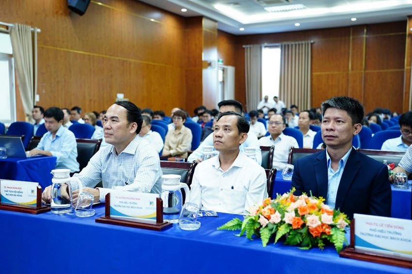 A group of people sitting at a table

AI-generated content may be incorrect.