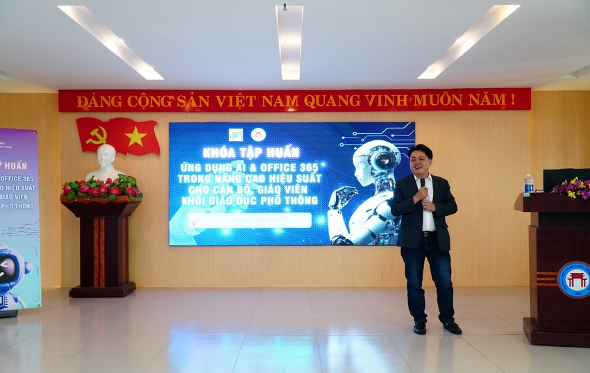 A person standing in front of a screen

AI-generated content may be incorrect.