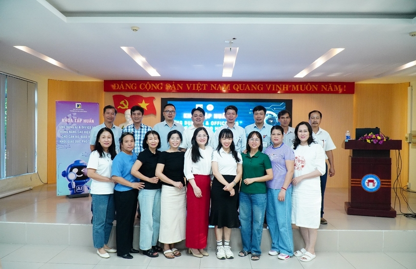 A group of people posing for a photo

AI-generated content may be incorrect.