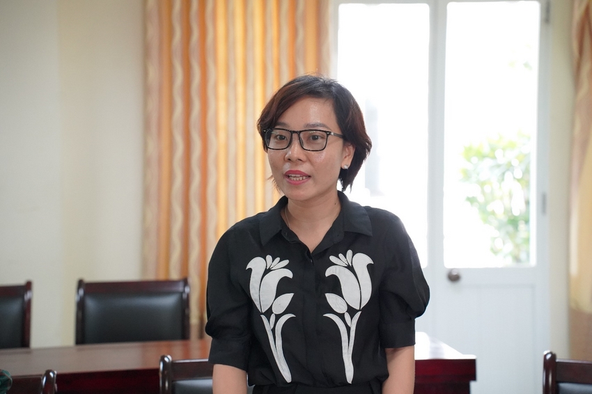 A person in glasses with a black shirt
Description automatically generated