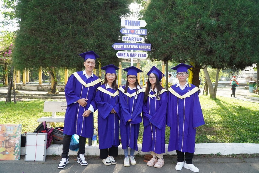 A group of people in blue graduation gowns posing for the camera

Description automatically generated with medium confidence