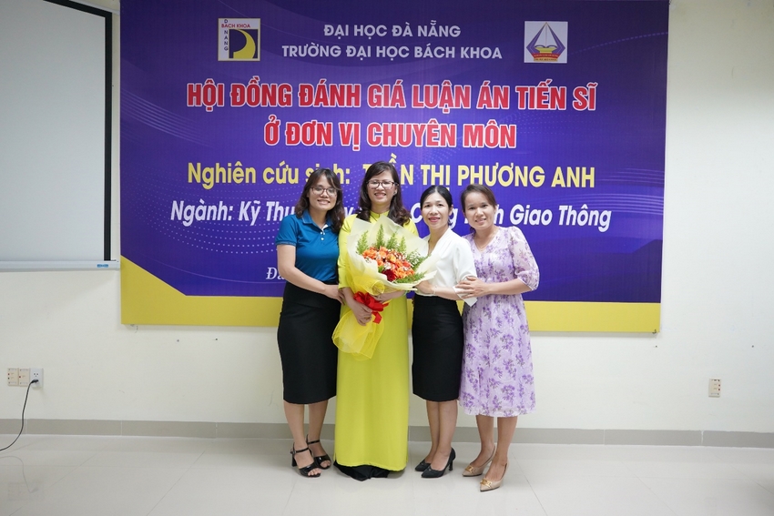 A group of women posing for a photo
Description automatically generated with medium confidence