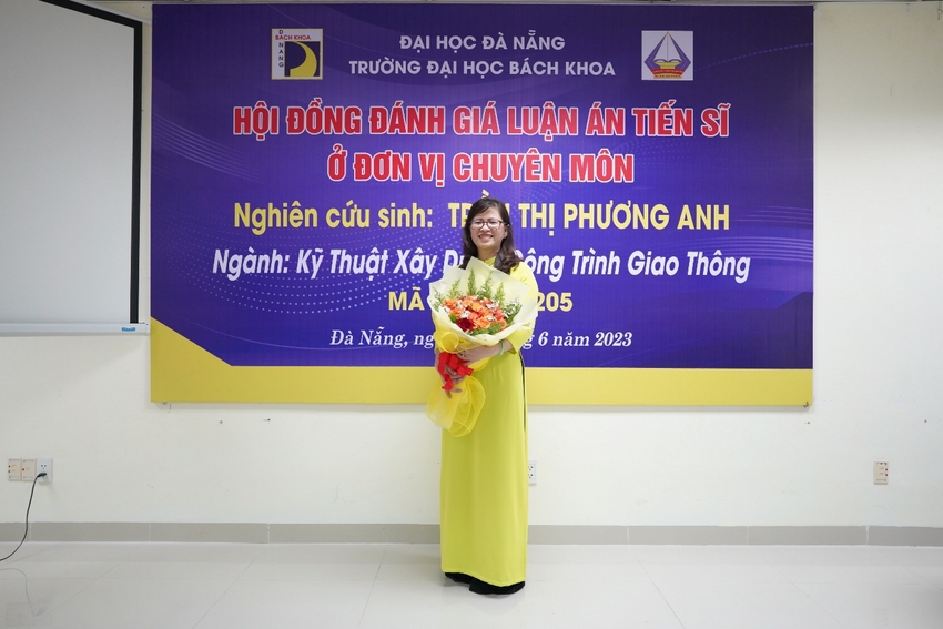 A person in a yellow dress holding flowers
Description automatically generated with medium confidence