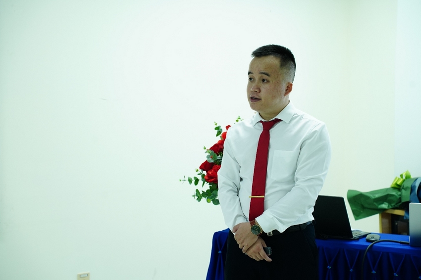 A person in a white shirt and red tie

AI-generated content may be incorrect.