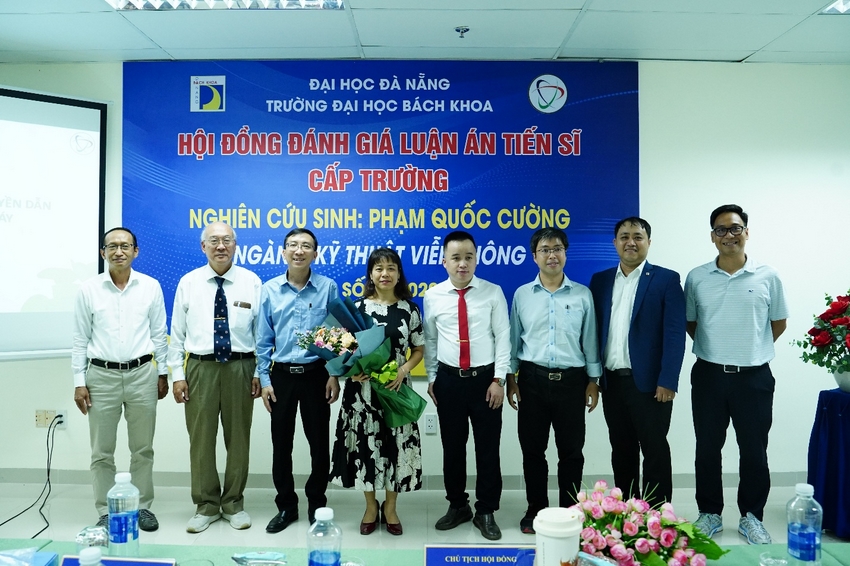 A group of people standing together

AI-generated content may be incorrect.