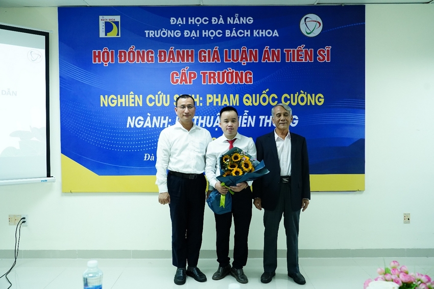 A group of men standing in front of a banner

AI-generated content may be incorrect.