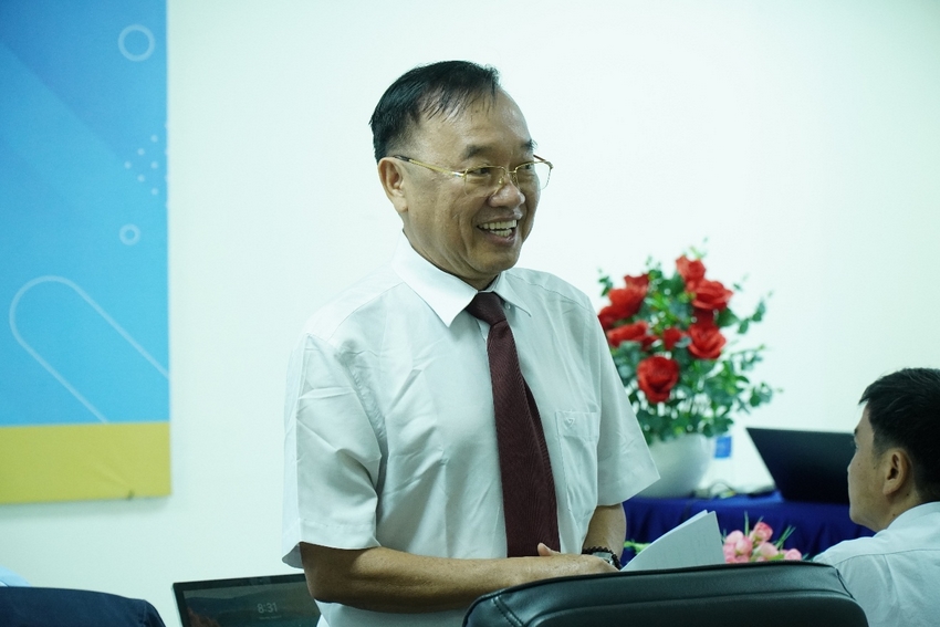 A person in a white shirt and tie

AI-generated content may be incorrect.