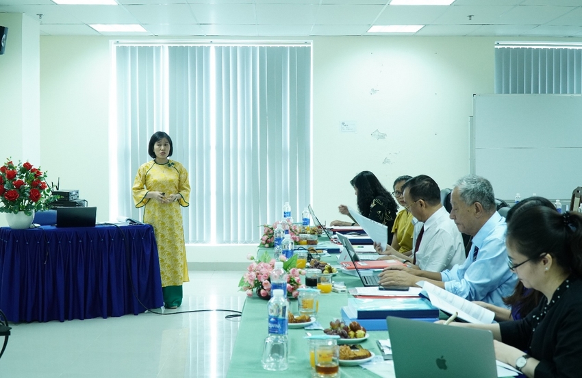 A person standing in front of a table with food

AI-generated content may be incorrect.