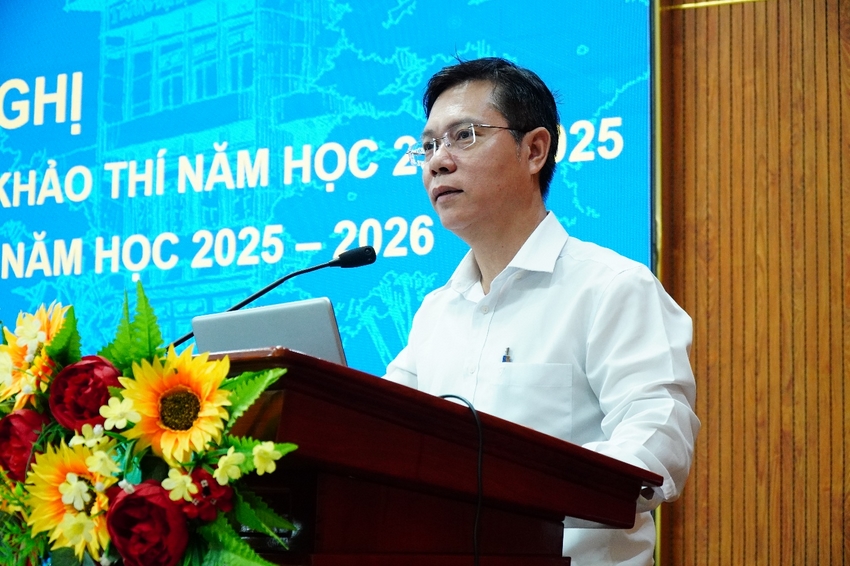 A person standing at a podium

AI-generated content may be incorrect.