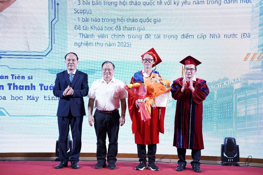 A group of people standing on a stage

AI-generated content may be incorrect.