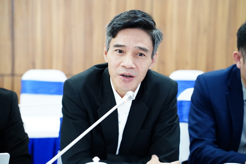 A person in a suit speaking into a microphone

AI-generated content may be incorrect.