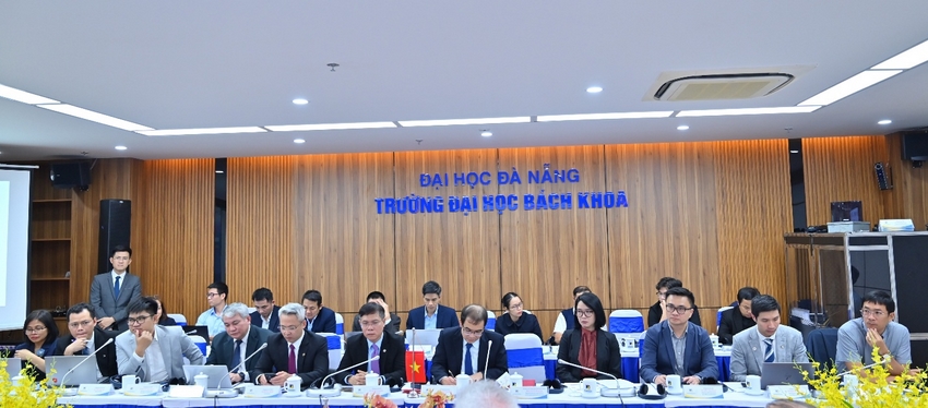 A group of people sitting at a table

AI-generated content may be incorrect.