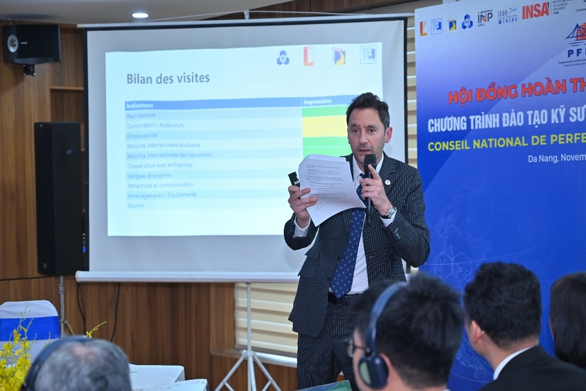 A person standing in front of a projection screen

AI-generated content may be incorrect.