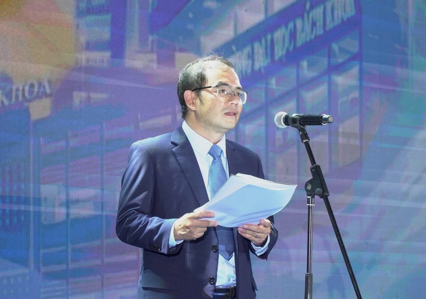 A person in a suit and tie holding papers and standing in front of a microphone

AI-generated content may be incorrect.