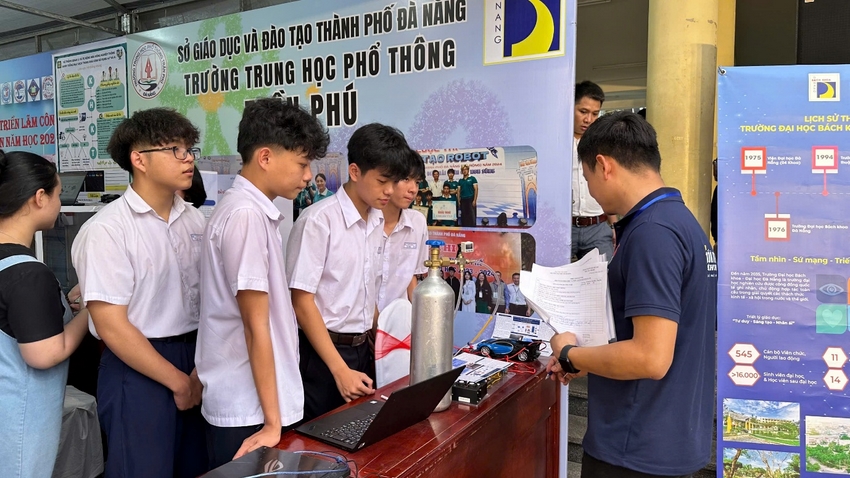 A group of people standing around a table
AI-generated content may be incorrect.