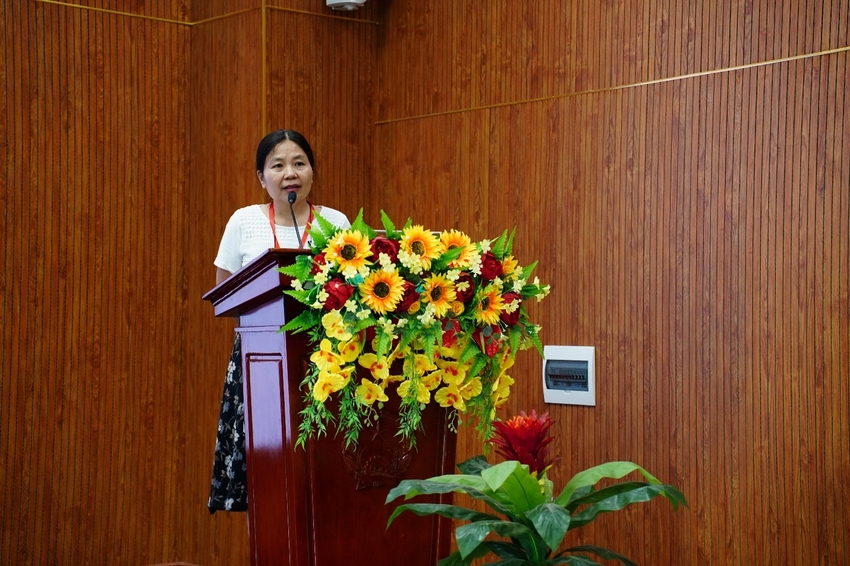 A person standing at a podium with flowers

AI-generated content may be incorrect.