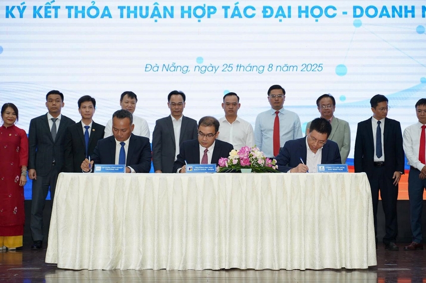 A group of men sitting at a table

AI-generated content may be incorrect.