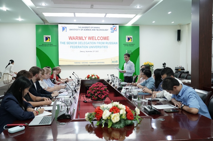 A group of people sitting at a table

AI-generated content may be incorrect.