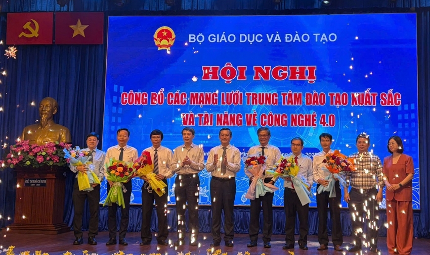 A group of men standing on a stage

AI-generated content may be incorrect.