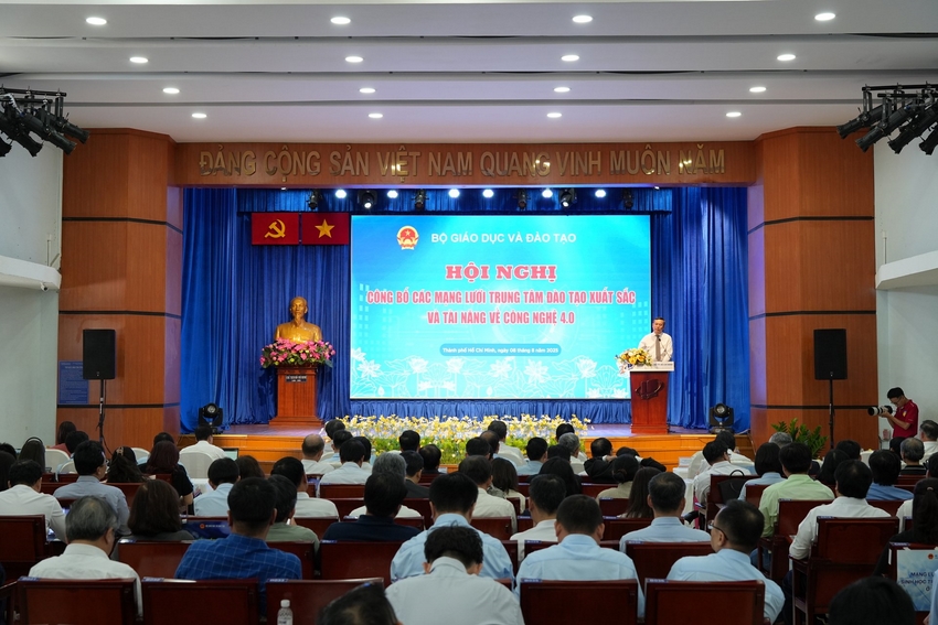 A group of people sitting in chairs in front of a stage

AI-generated content may be incorrect.