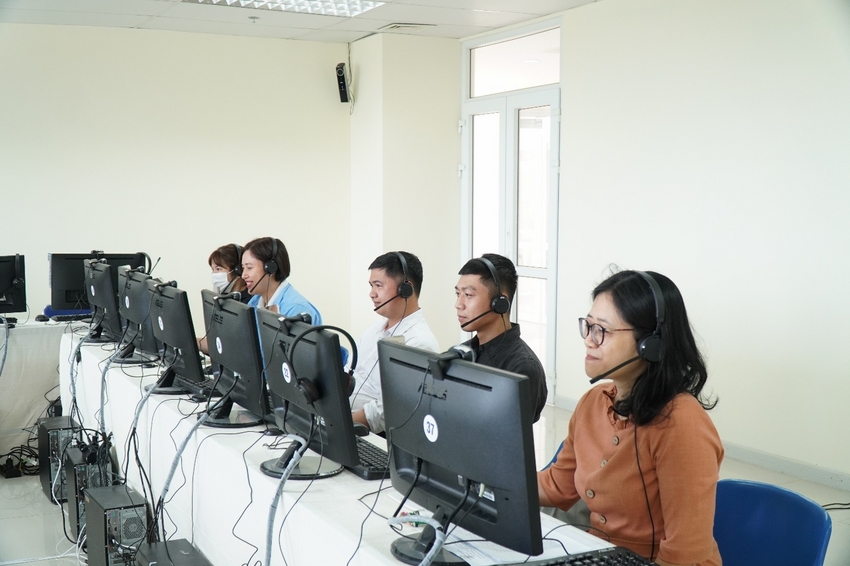 A group of people sitting at computers
Description automatically generated with medium confidence