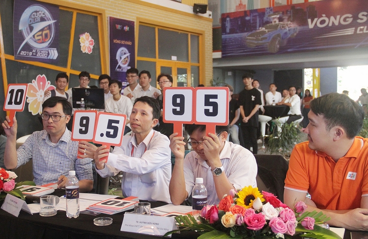  Chung cuộc, đội 503 được hai điểm 9 và 9.5; đội 504 giành được hai điểm 9.5 và 10. Giải Nhất vòng loại Cuộc đua số khu vực Đà Nẵng đã thuộc về đội 504. 