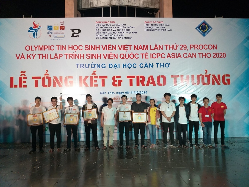 Ảnh có chứa văn bản, nhóm, con người, vài
Mô tả được tạo tự động