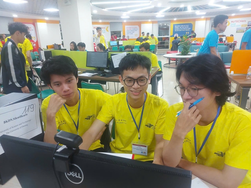 A group of people in yellow shirts

AI-generated content may be incorrect.