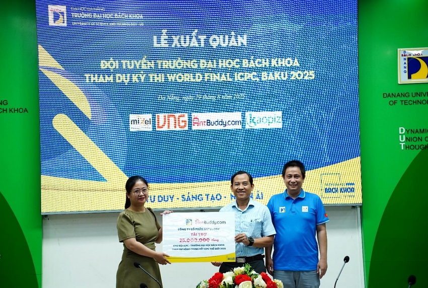 A group of people holding a check

AI-generated content may be incorrect.