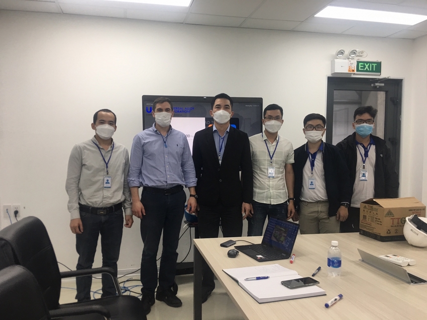A group of people wearing masks

Description automatically generated with low confidence