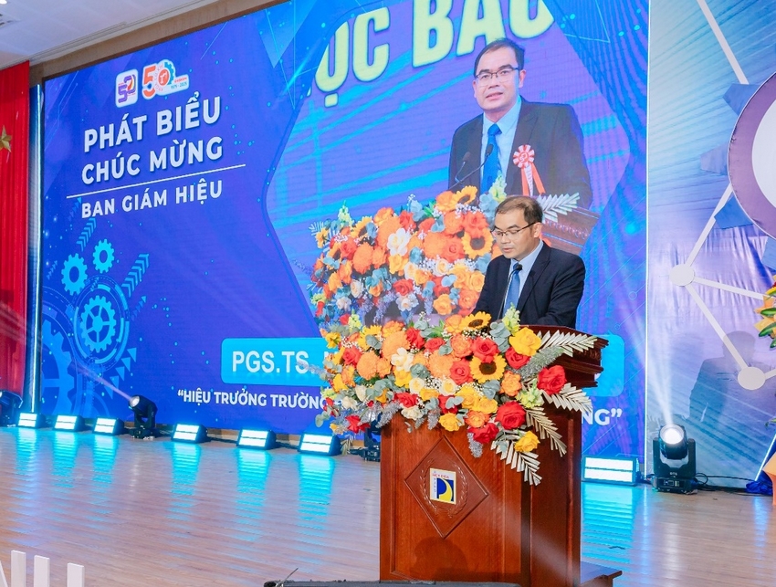 A person standing at a podium with flowers on a stage

AI-generated content may be incorrect.