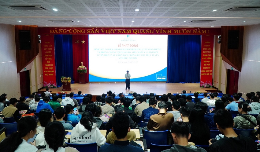 A person standing in front of a large screen

AI-generated content may be incorrect.