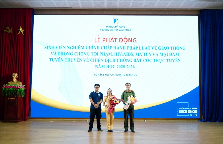 A group of people standing on a stage

AI-generated content may be incorrect.