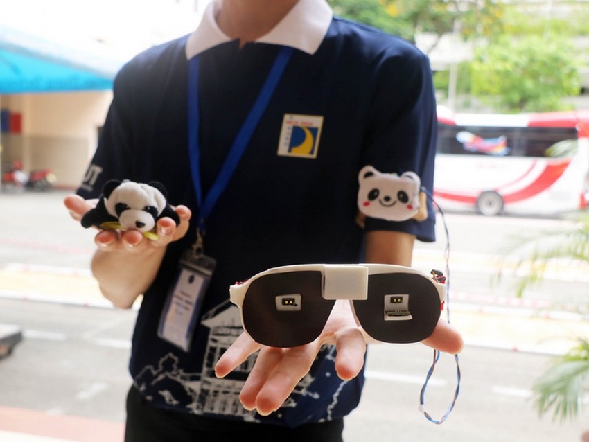 A person holding a pair of glasses
AI-generated content may be incorrect.