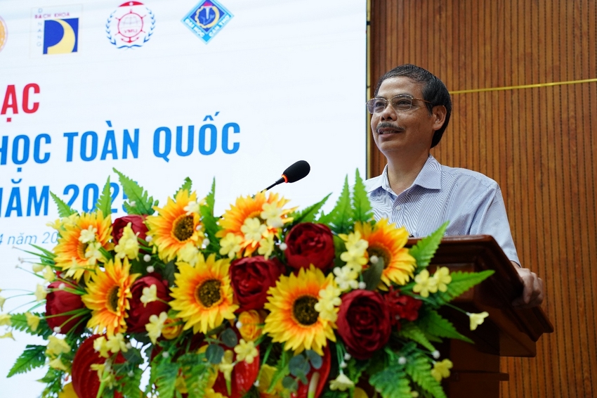 A person standing at a podium with flowers

AI-generated content may be incorrect.
