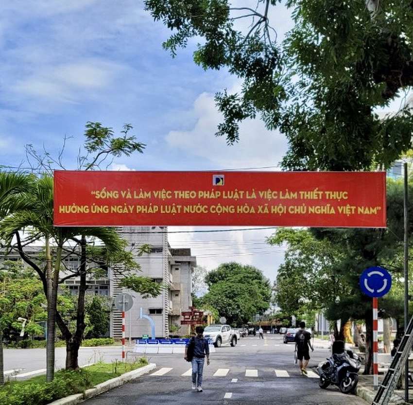 A red sign over a street
Description automatically generated