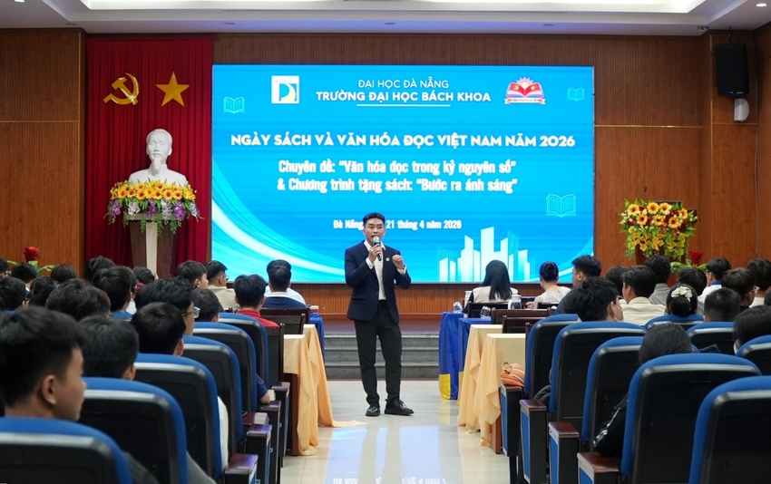 May be an image of dais and text that says "ĐẠI HOC ĐÀ NẰNG TRƯỜNG ĐẠI Hoc BACH KHO NGÀY SÁCH VÀ VÂN HÓA ĐỌC VIỆT NAM NĂM 2026 නරටචාර්පපරී Chuyên d "Văn hóa dọc trong kỷ nguyễn số" & Chương trình tặng sách: "Bước ra ánh sáng" Ba ลีท tháng กลัทท 2026"