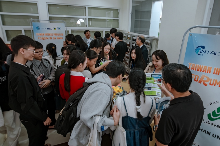 A group of people standing around a table

AI-generated content may be incorrect.