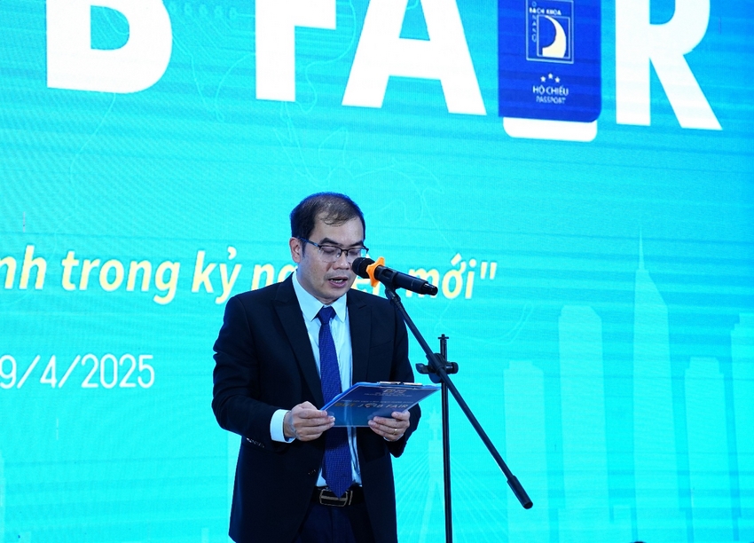 A person in a suit speaking into a microphone

AI-generated content may be incorrect.