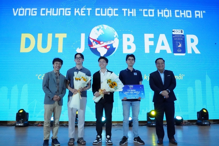 A group of men standing on a stage

AI-generated content may be incorrect.