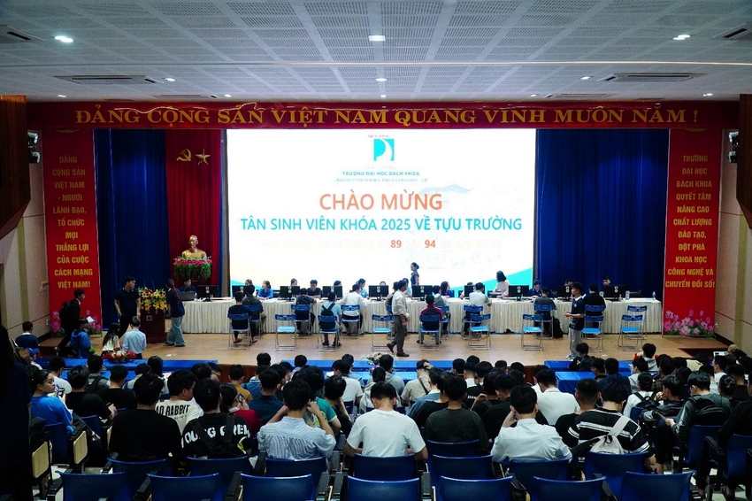 A group of people sitting in chairs in front of a screen

AI-generated content may be incorrect.